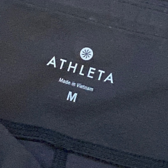 Athleta Capri Legging size Medium Women’s, zipper back pocket. - Picture 3 of 3